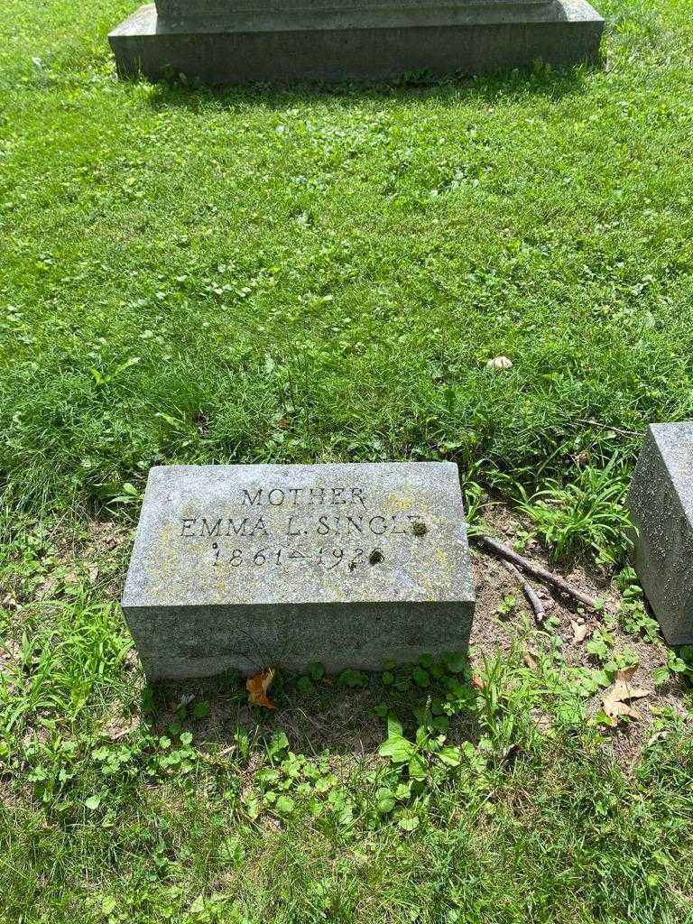 Emma L. Single's grave. Photo 2