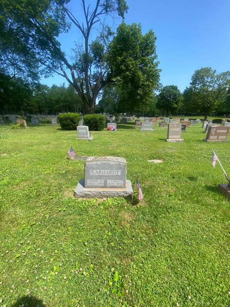 Minnie M. Earhardt's grave. Photo 1