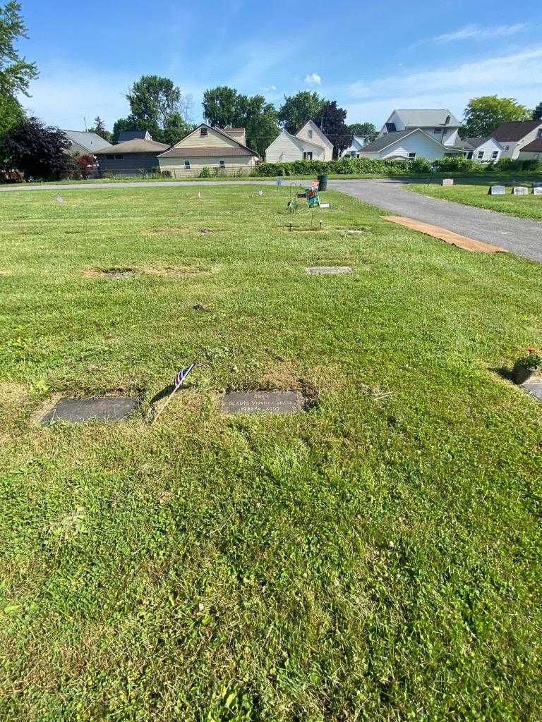 Gladys Virginia Sease's grave. Photo 1