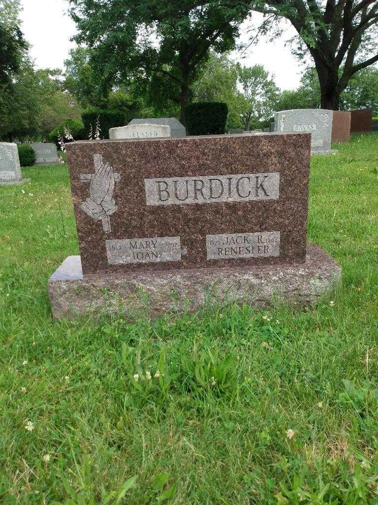 Mary Joan Burdick's grave. Photo 1