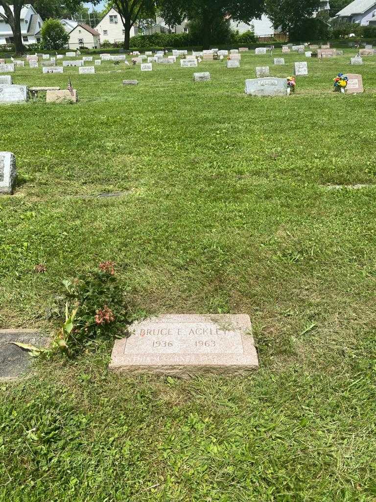 Cynthia M. Warner's grave. Photo 2