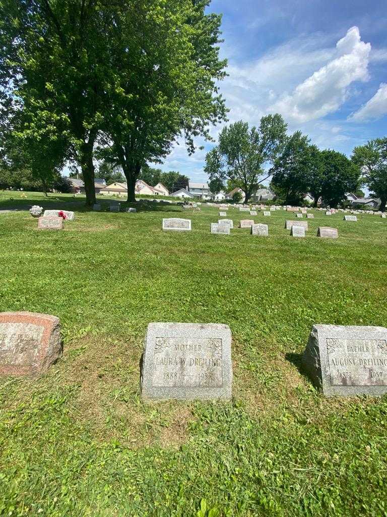 Laura W. Dreiling's grave. Photo 1