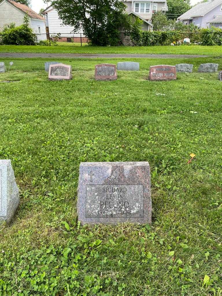 Richard Lewis Peluso's grave. Photo 2