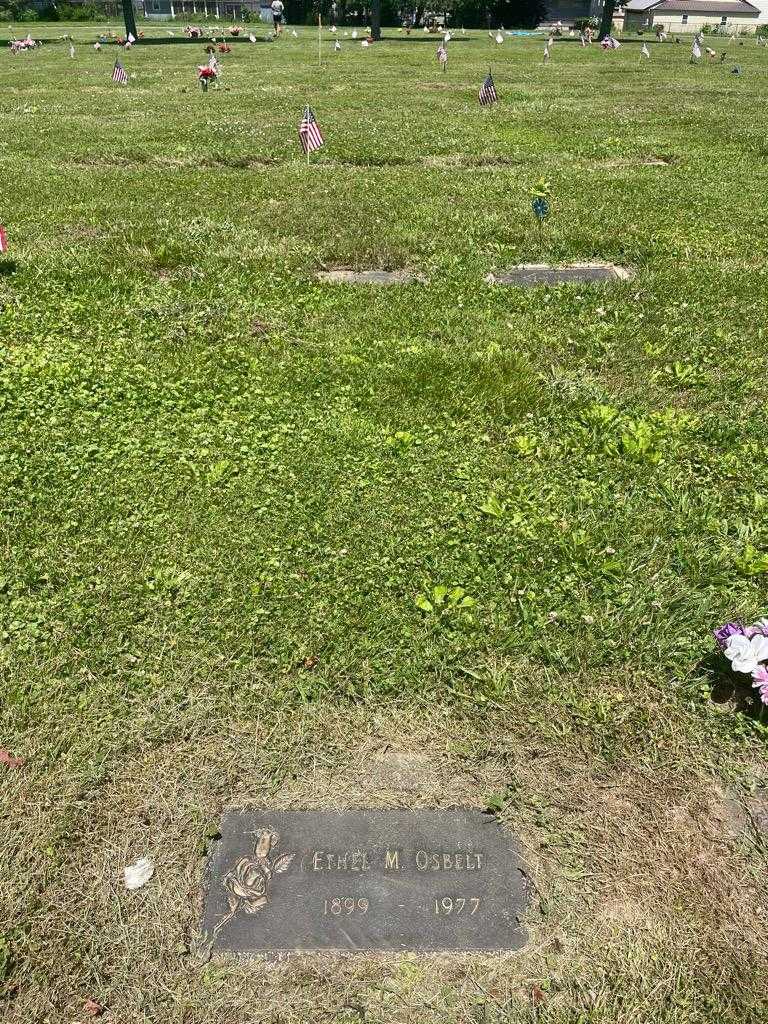 Ethel M. Osbelt's grave. Photo 2