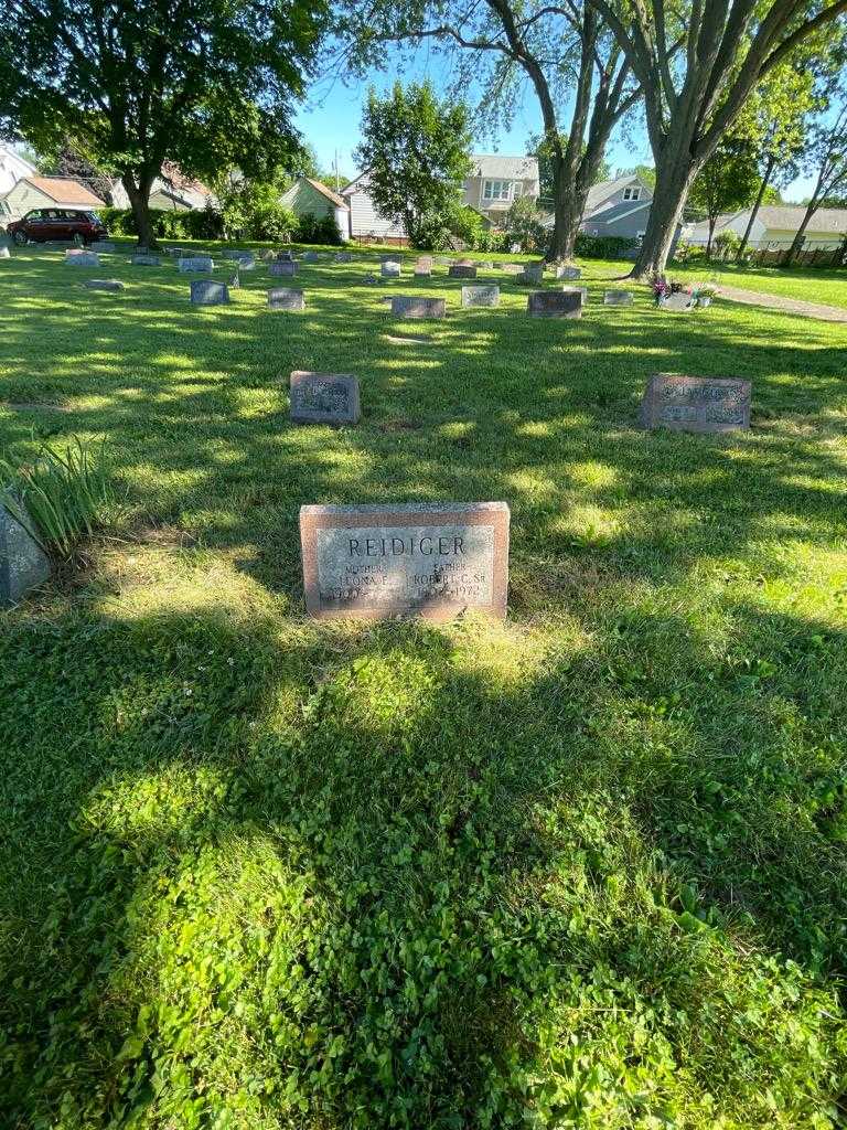 Leona E. Reidiger's grave. Photo 1