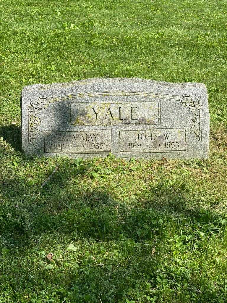 John W. Yale's grave. Photo 3