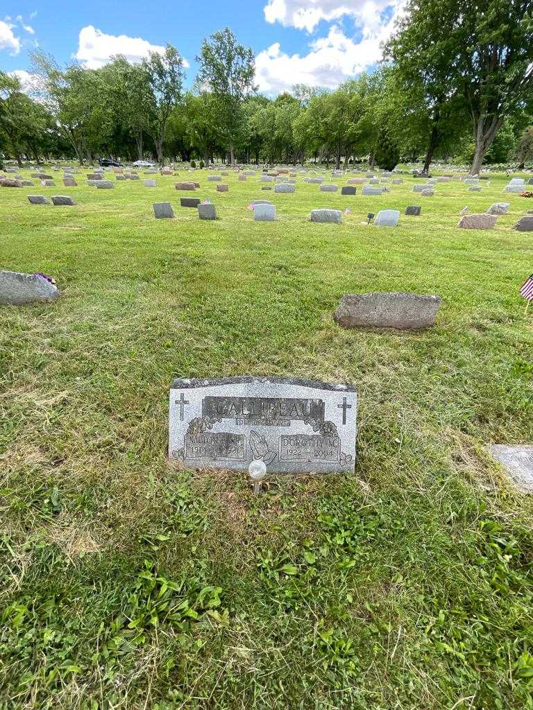 Milton E. Gallipeau Senior's grave. Photo 1