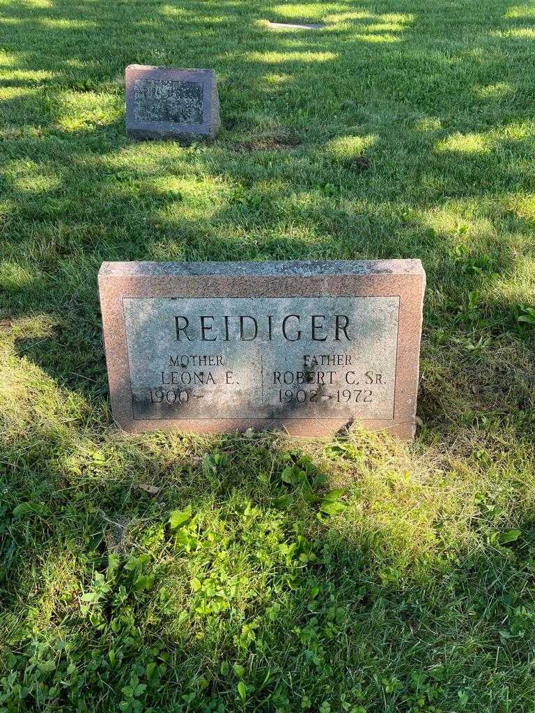 Leona E. Reidiger's grave. Photo 2