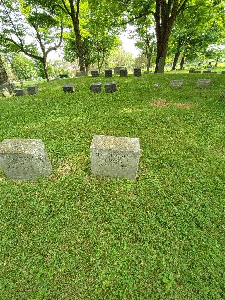 Mabelle Smith Hixson's grave. Photo 1
