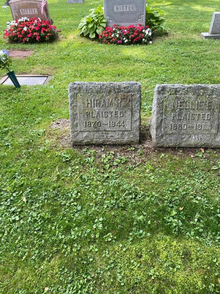 Hiram R. Plaisted's grave. Photo 2