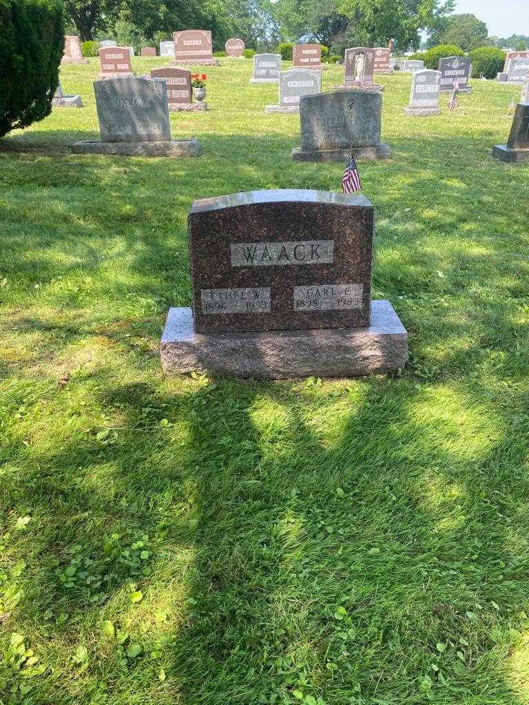 Ethel W. Waack's grave. Photo 2