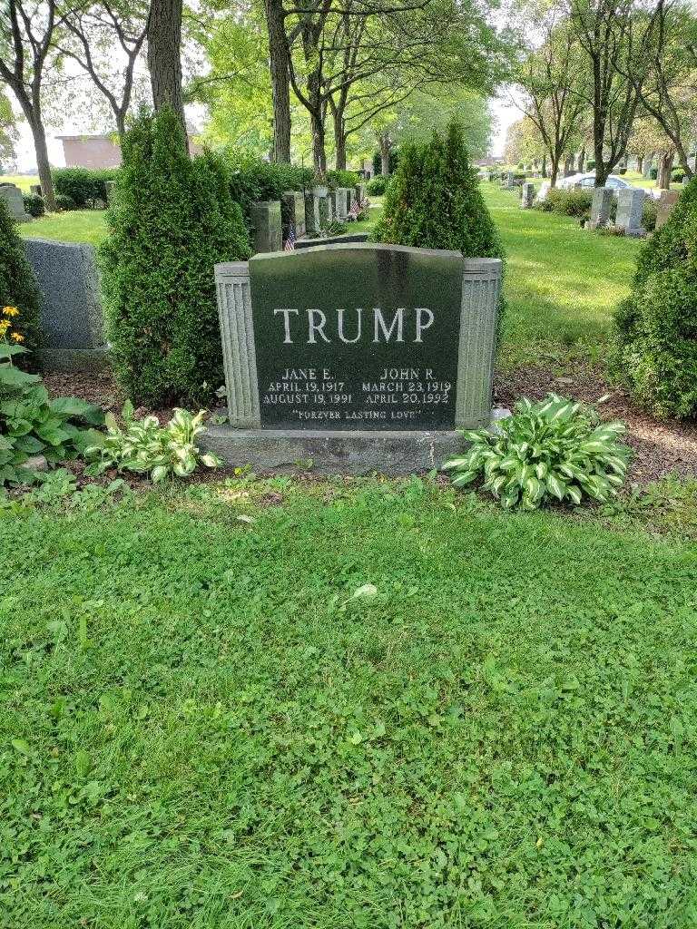 Jane E. Trump's grave. Photo 1