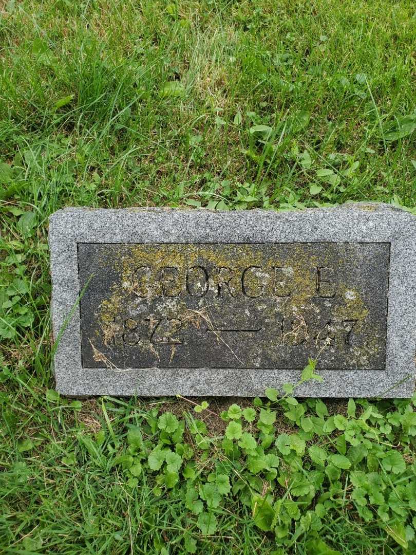 George E. Raaflaub's grave. Photo 9