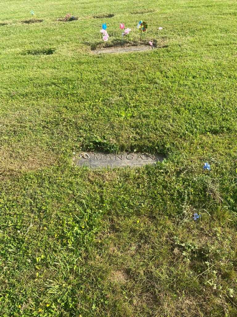 Julia Mangan's grave. Photo 2