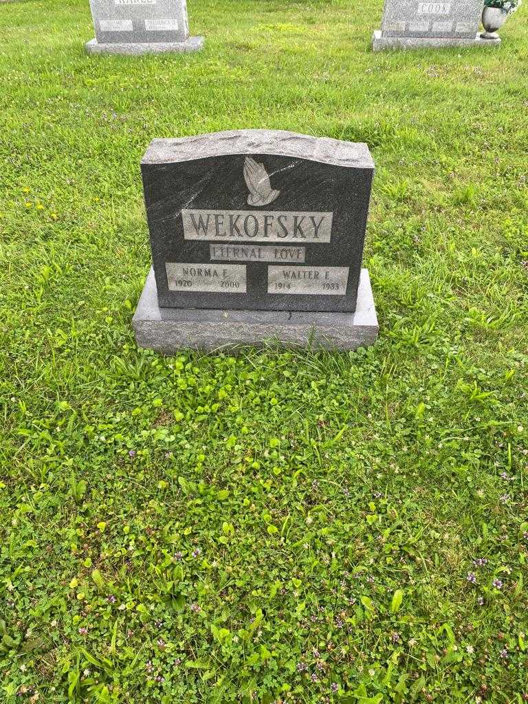 Walter E. Wekofsky's grave. Photo 2