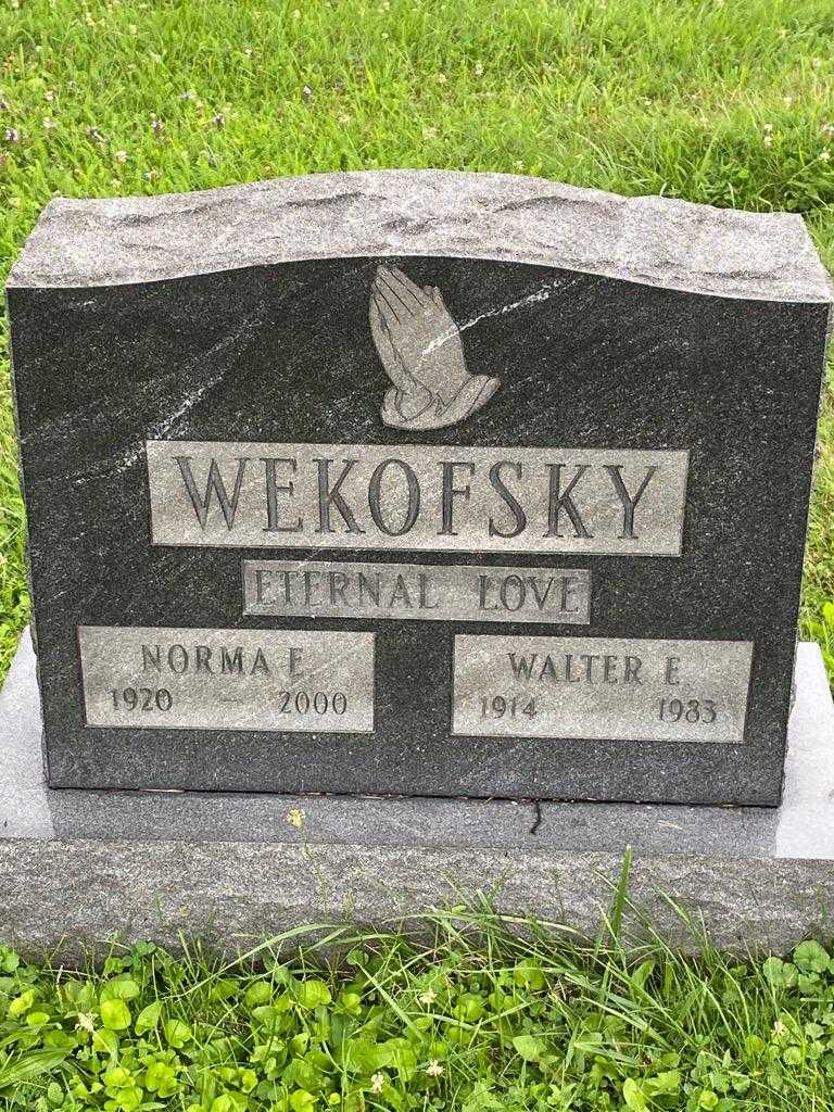 Walter E. Wekofsky's grave. Photo 3