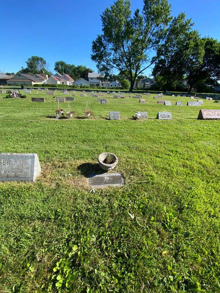 Howard E. Evans's grave. Photo 1
