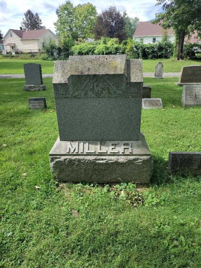 Caroline Miller's grave. Photo 4