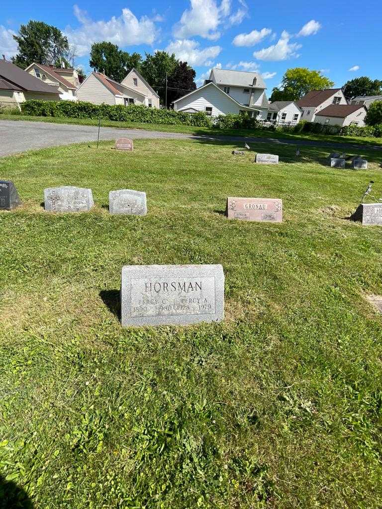 Percy A. Horsman's grave. Photo 1