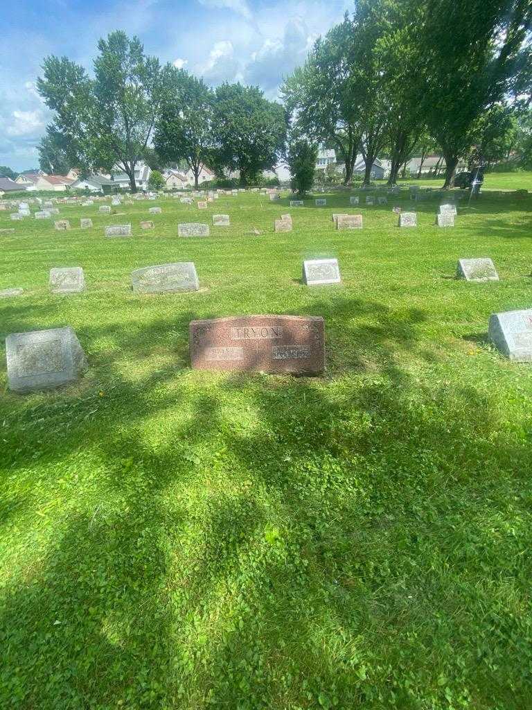 John B. Tryon's grave. Photo 1