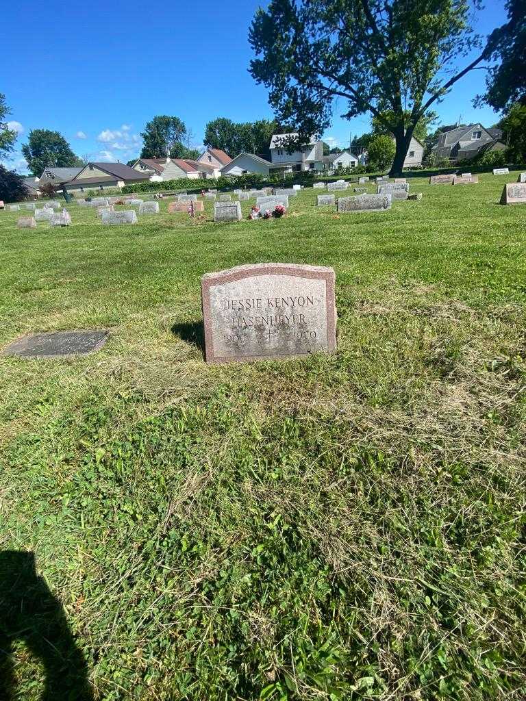 Jessie Kenyon Hasenheyer's grave. Photo 1