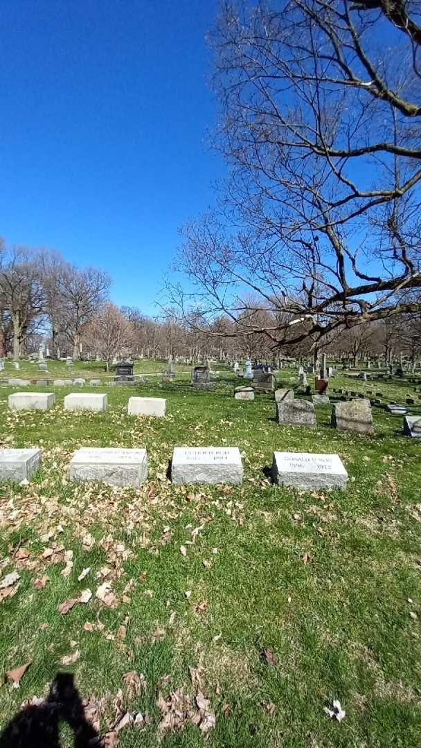 Esther O. Reid's grave. Photo 1