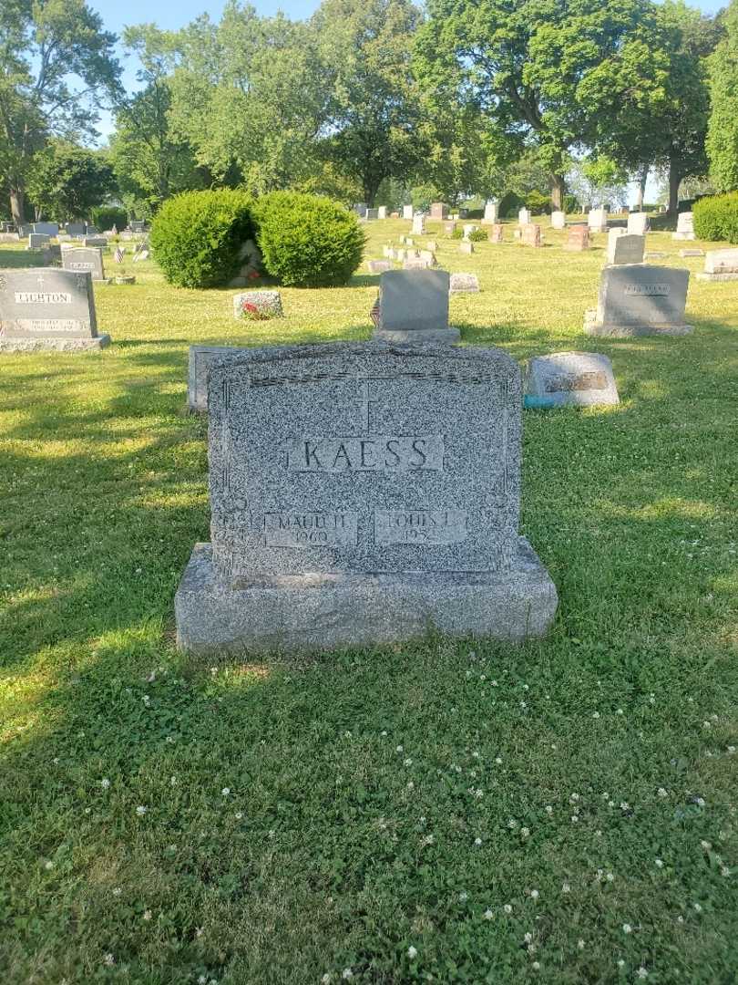 Louis L. Kaess's grave. Photo 2