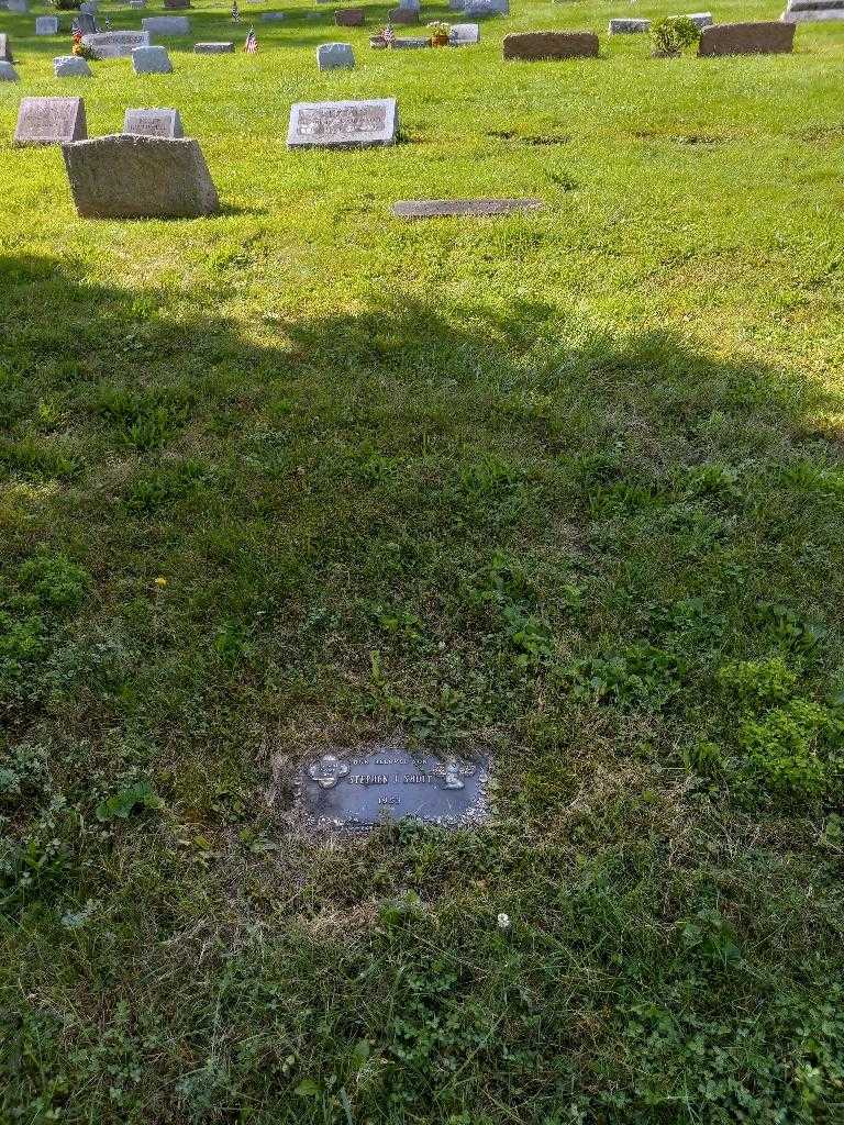 William C. Van Nuise's grave. Photo 3