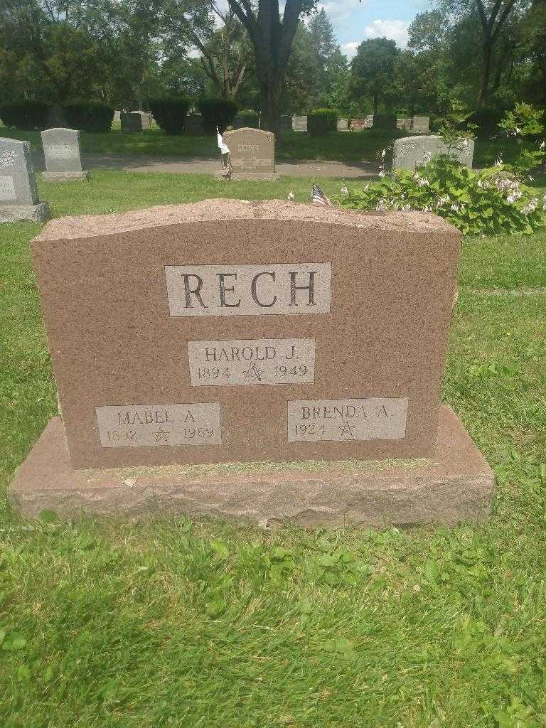 Harold Jacob Rech's grave. Photo 3