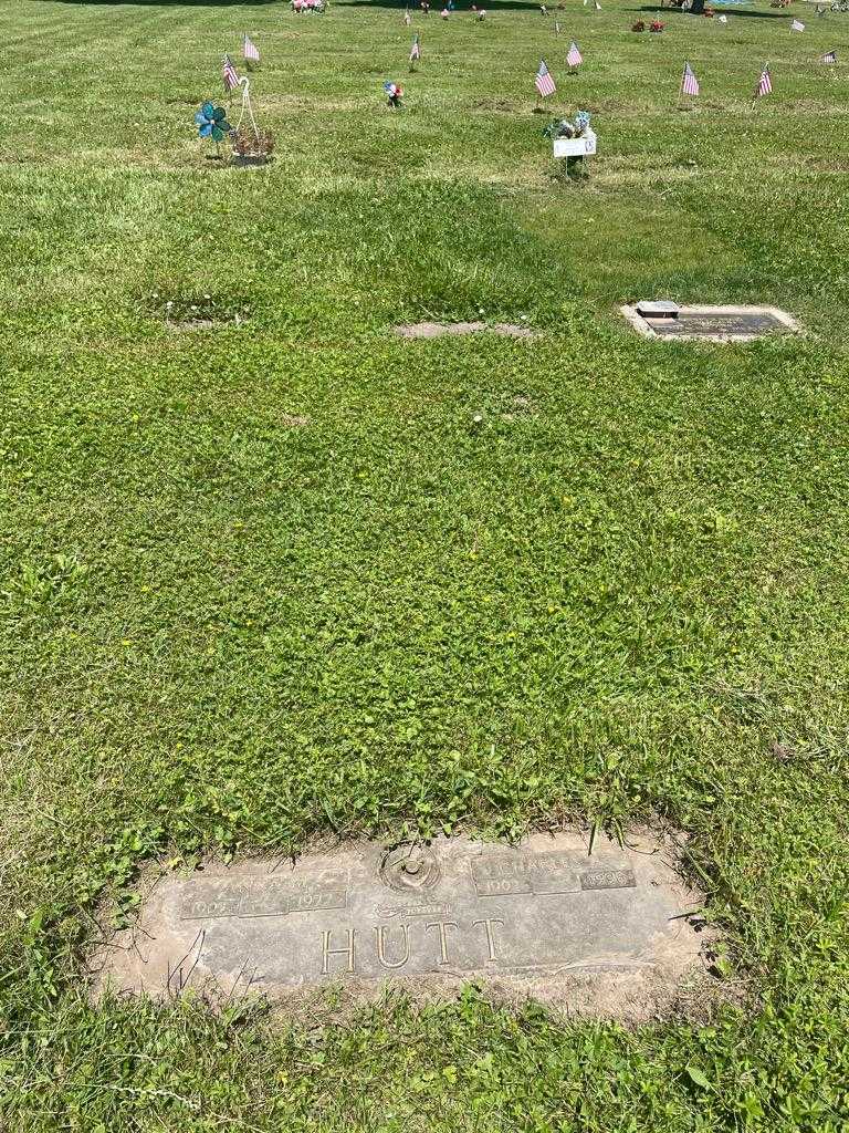 Charles A. Hutt's grave. Photo 1