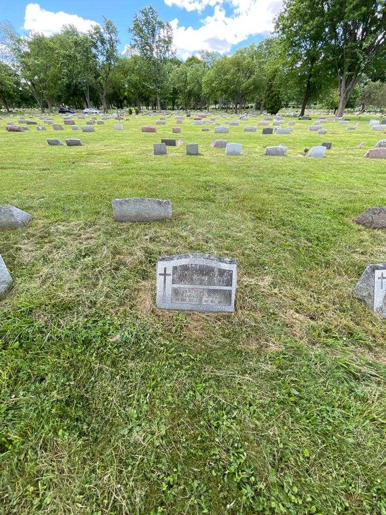 Milton F. Gallipeau Junior's grave. Photo 1