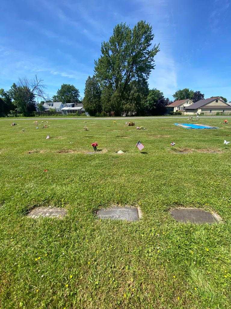 Dorothy Schiano's grave. Photo 1