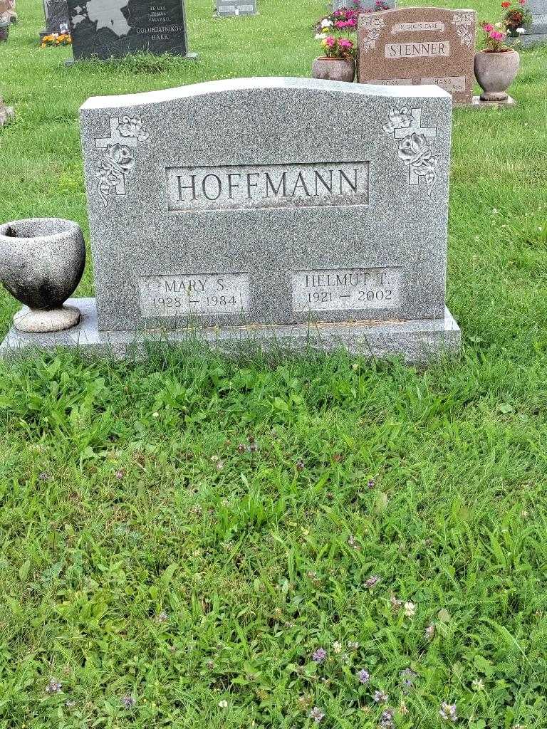 Helmut T. Hoffmann's grave. Photo 2