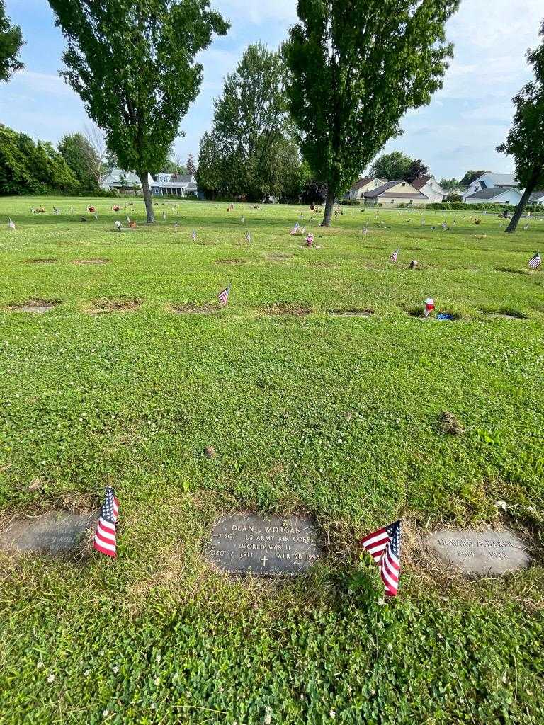 Dean L. Morgan's grave. Photo 1