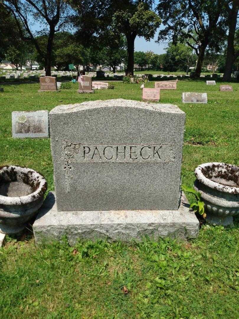 Christine Pacheck's grave. Photo 3