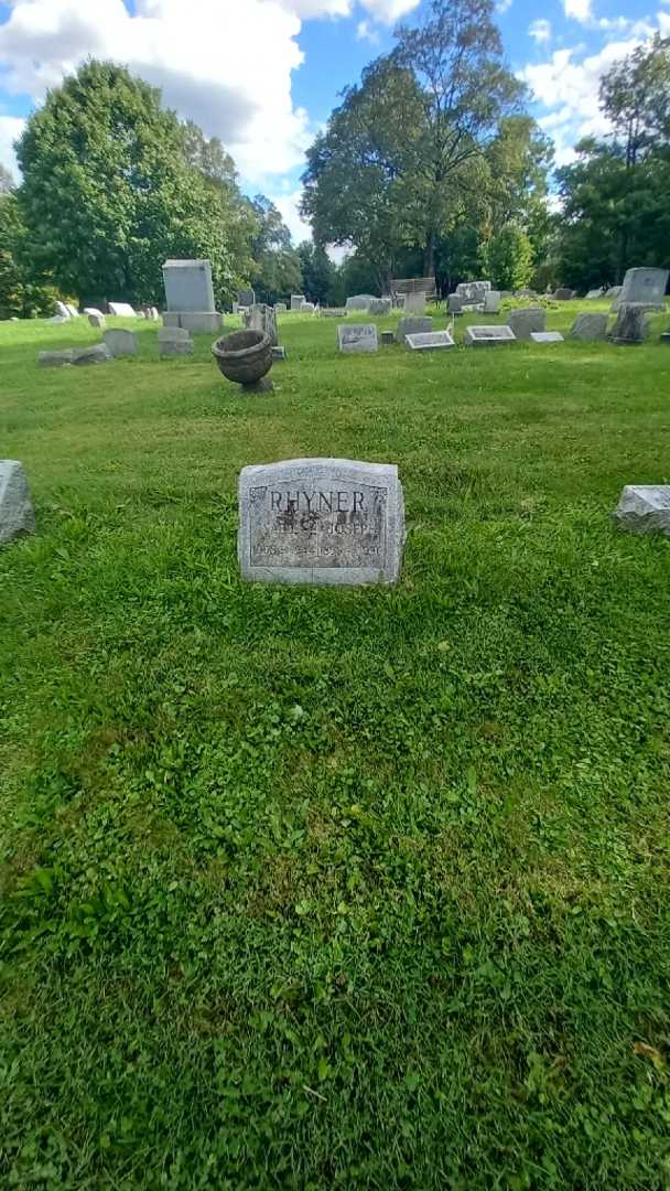 Joseph Rhyner's grave. Photo 1