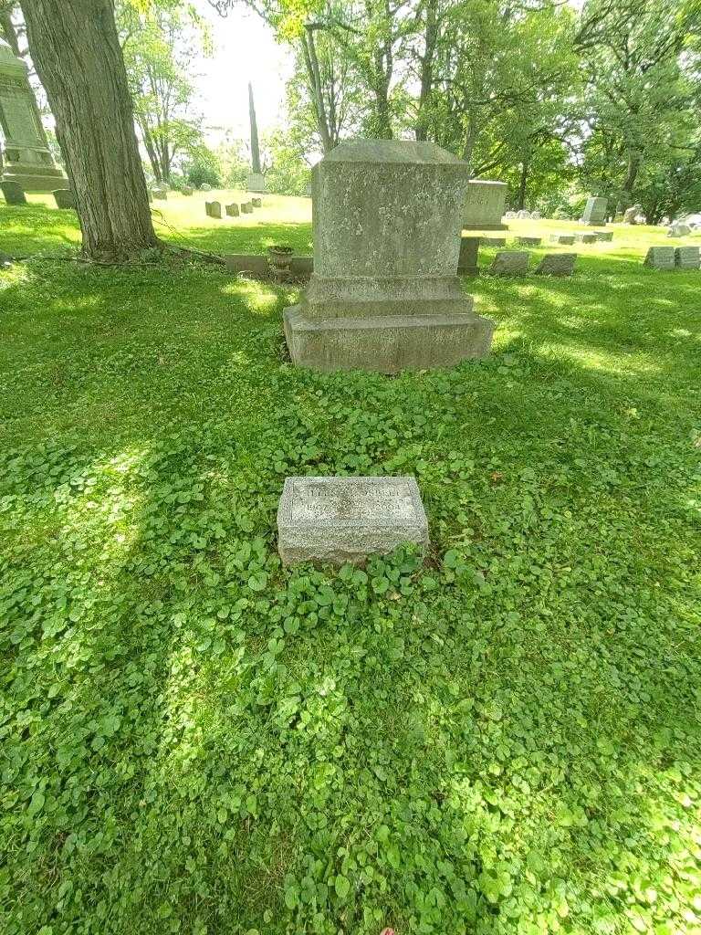 Helen M. Osbelt's grave. Photo 1