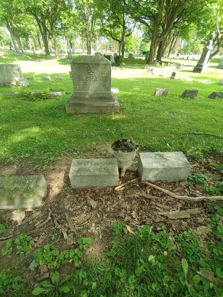 Robert E. Nachant's grave. Photo 1