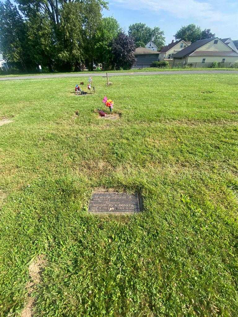 Wendy-Jo A. Donath's grave. Photo 1