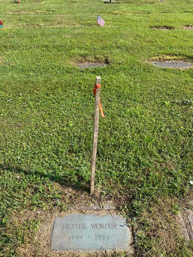 Dexter Worden's grave. Photo 2