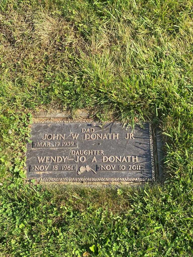 Wendy-Jo A. Donath's grave. Photo 3