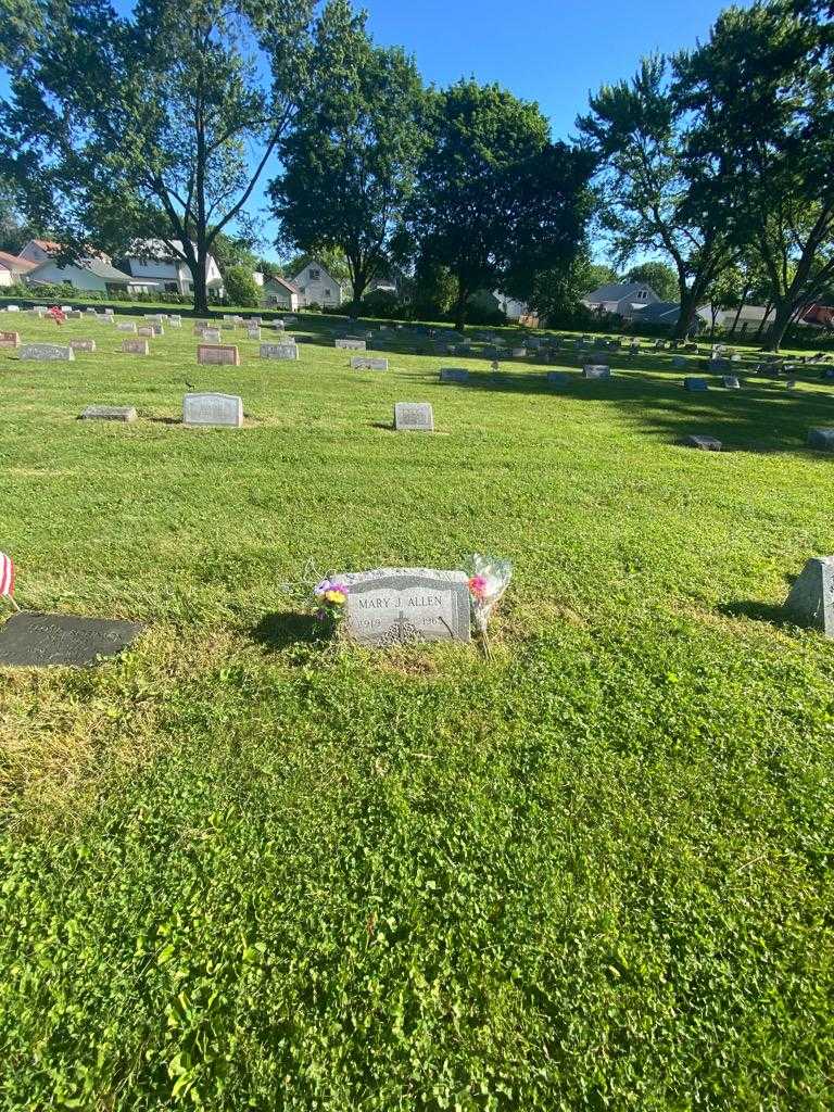 Mary J. Allen's grave. Photo 1