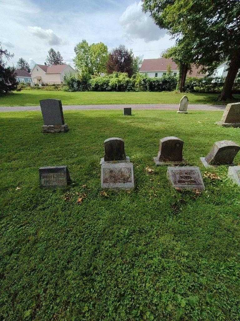 Clara Miller's grave. Photo 1