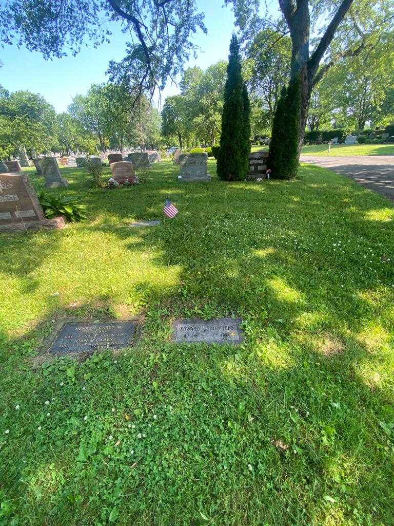 Edward E. Schofield's grave. Photo 1
