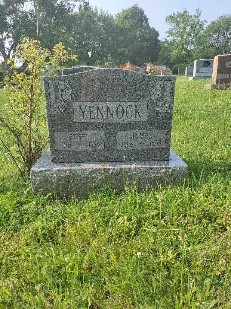 Ethel Yennock's grave. Photo 1