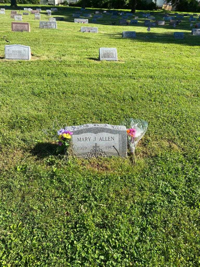 Mary J. Allen's grave. Photo 2