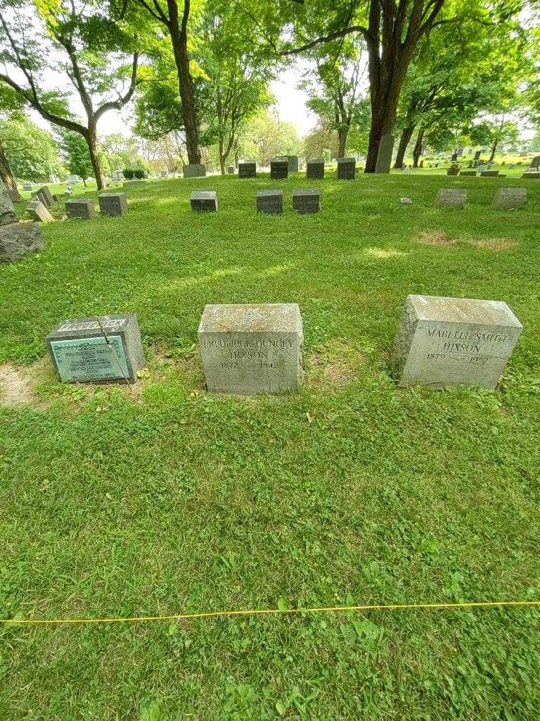 Frederick Dungey Hixson's grave. Photo 1