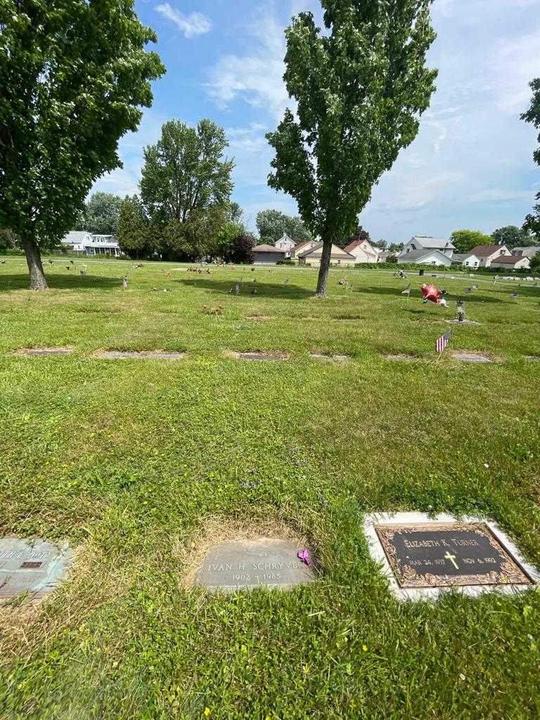 Ivan H. Schryver's grave. Photo 1