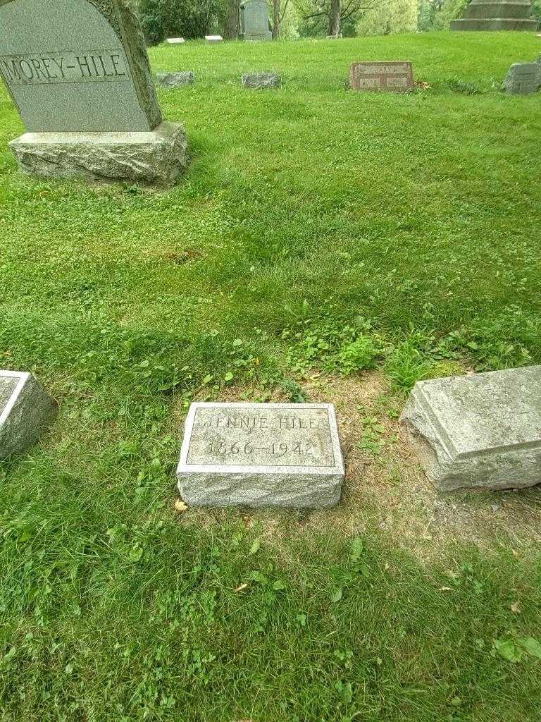 Jennie Hile's grave. Photo 1
