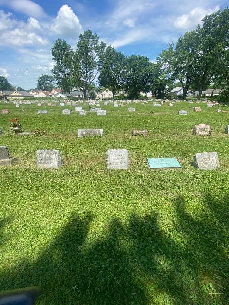 Violet D. Jensen's grave. Photo 1